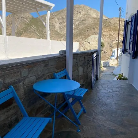 To Paradosiako * Serifos Town