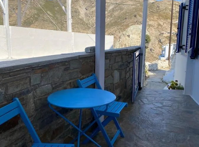 To Paradosiako * Serifos Town