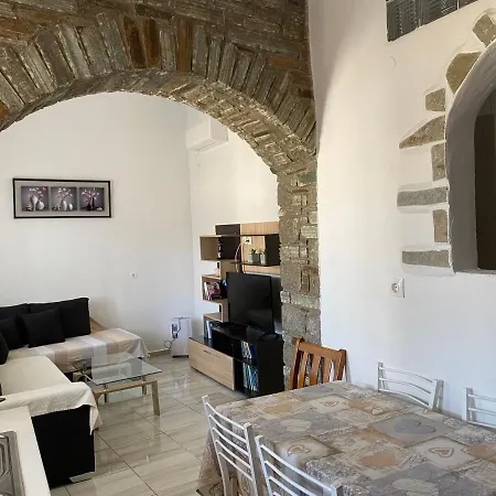 Holiday home To Paradosiako *